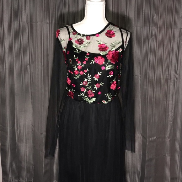 dress with flowers - Picture 2 of 4